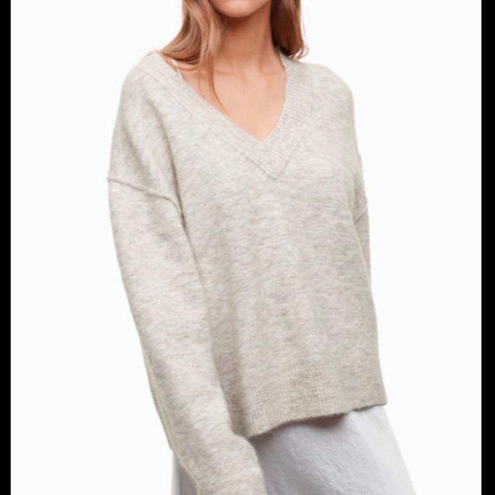 Aritzia Krause Sweater in Light Gray Size Small - Picture 1 of 2